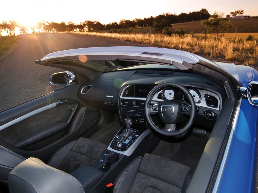 Интерьер Audi S5 Cabriolet 2009 года  (AU) (фото 11 из 19)